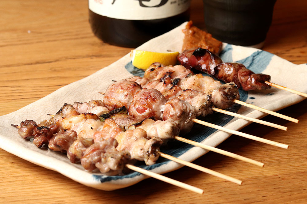 きんの藏(きんの蔵)、キンクラの料理「紅ふじ鶏と豚野菜巻き串盛り合わせ」